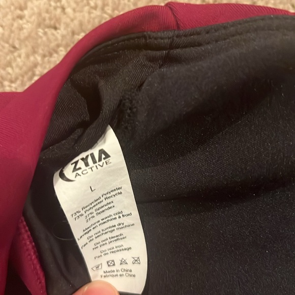 Zyia Cranberry Light N Tight Bra. Size L. - Picture 4 of 4